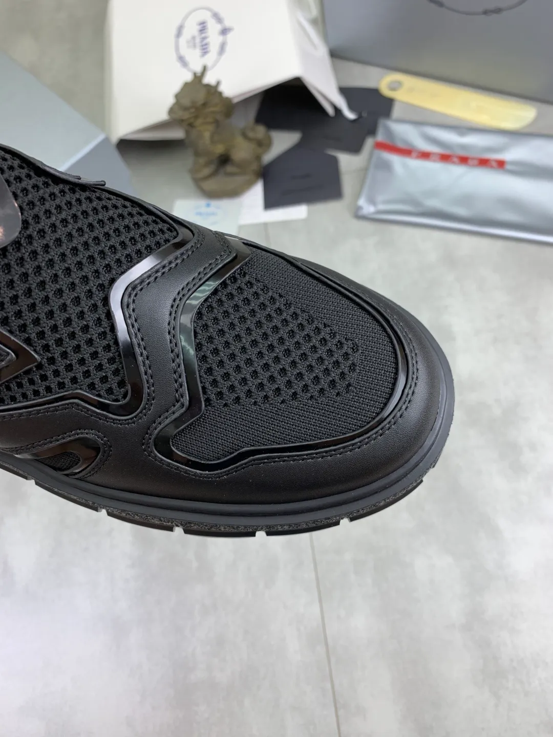 Men's shoes 💰P600💰 [New style] Flying weave series (summer must-have) is now available on the official website, 🆘 Trendy brand (Prada) mainly promotes popular models, avant-garde and versatile fashionable men's shoes, private version mold opening, cowhide surface splicing 1:1.. Fashionable and simple, original imported cowhide and cowhide leather feet; the atmosphere and personality are more fashionable, eye-catching and pursuing class. It will subvert the old idea and be a must-have for fashion trendsetters with you! Must keep it for yourself! High-end comfort and low-end, high-end quality workmanship. Size: 38-45 4️⃣colors available.